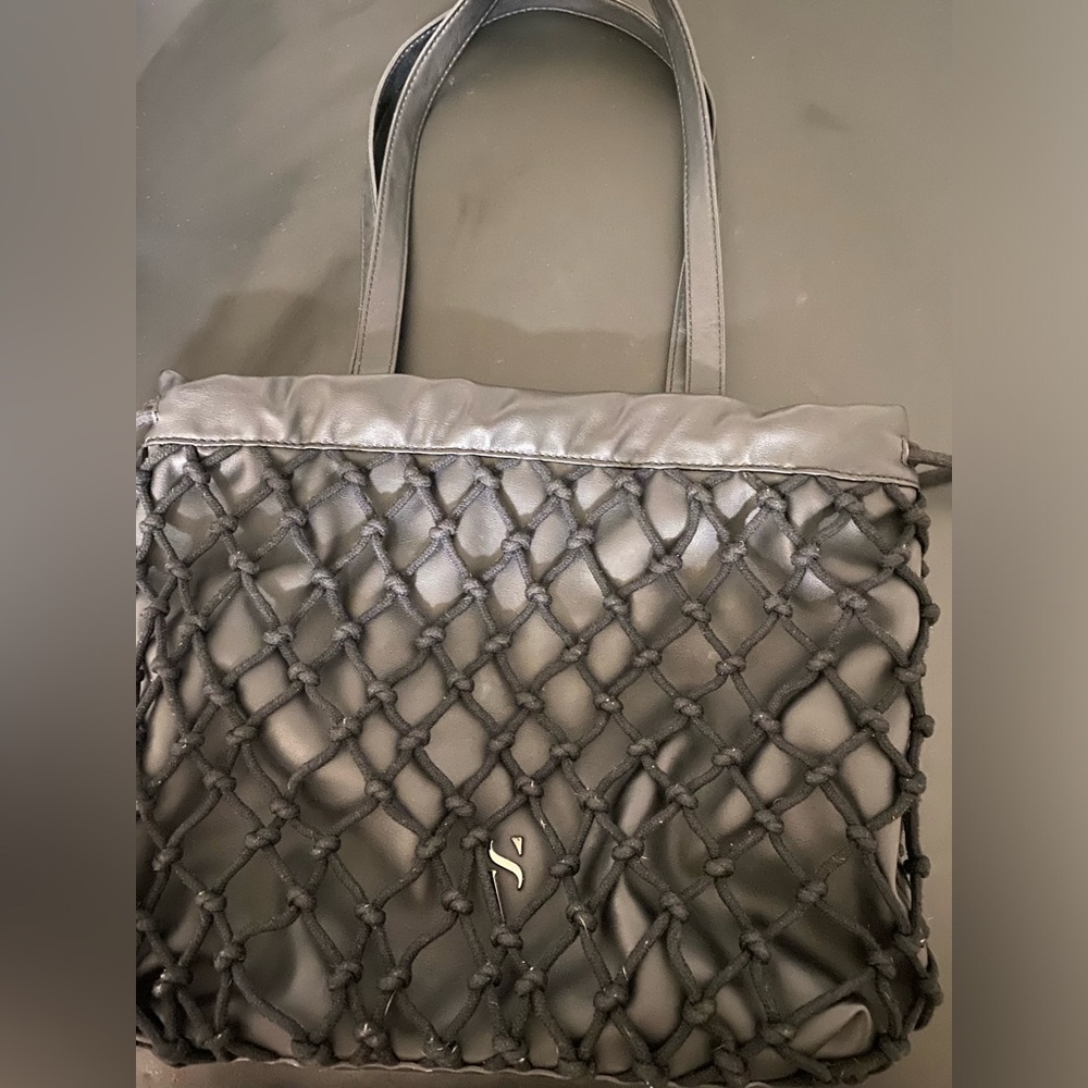 Simply Vera Vera Wang Black knotted rope handbag.